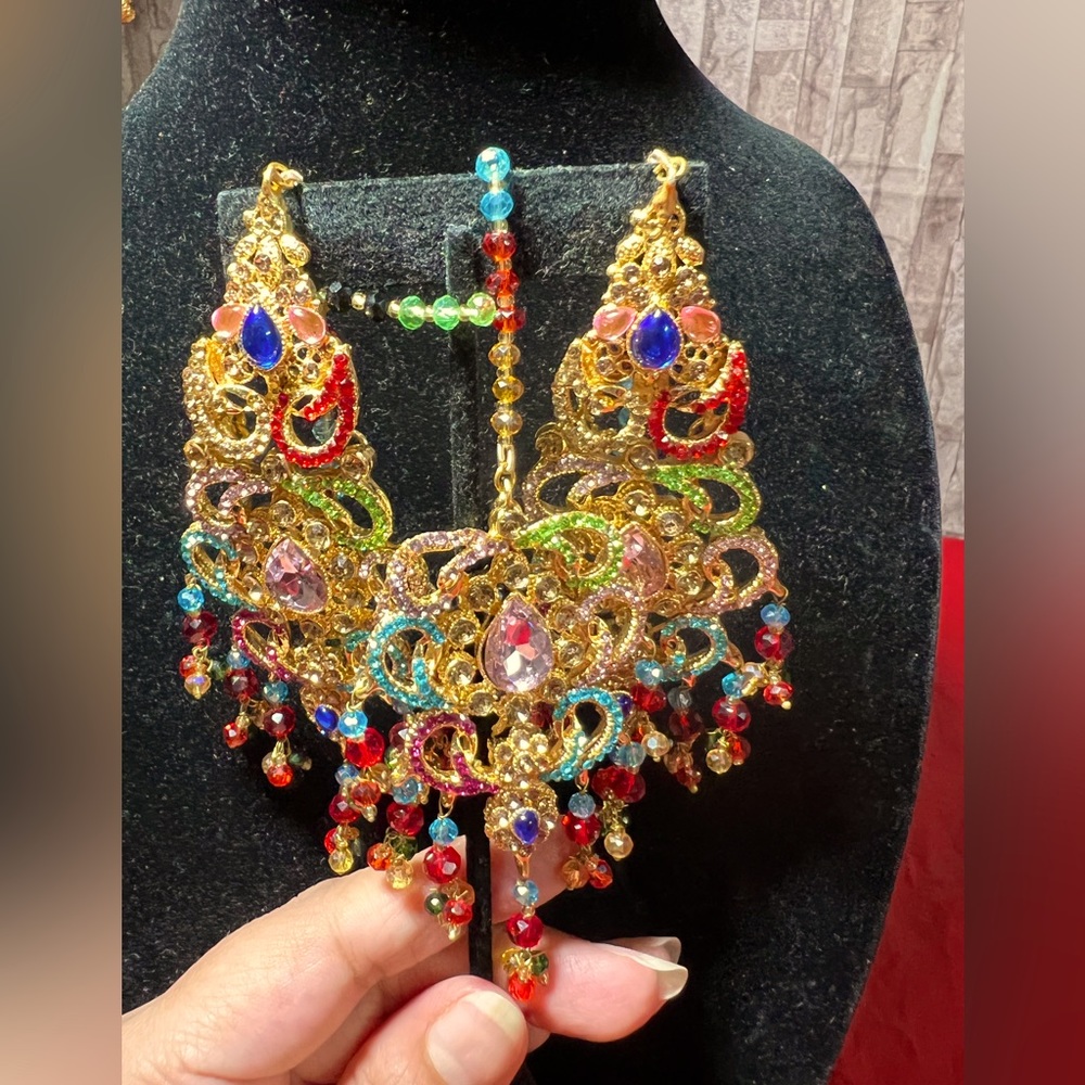Longs earrings comes with long bindiya